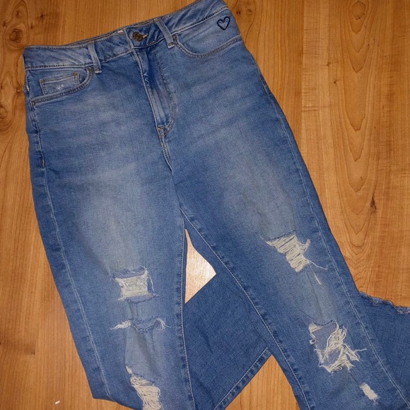 Forever 21 High Waisted Ripped Mom Jeans - Picture 3 of 4